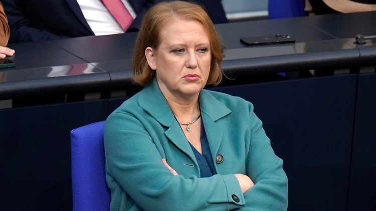Nach langem Hin und Her ist Familienministerin Paus bereit, den Zeitplan für die Einführung der Kindergrundsicherung zu überdenken. 