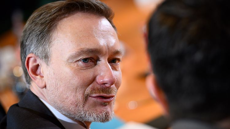Christian Lindner verspricht: "Es wird keine Behörde schließen."