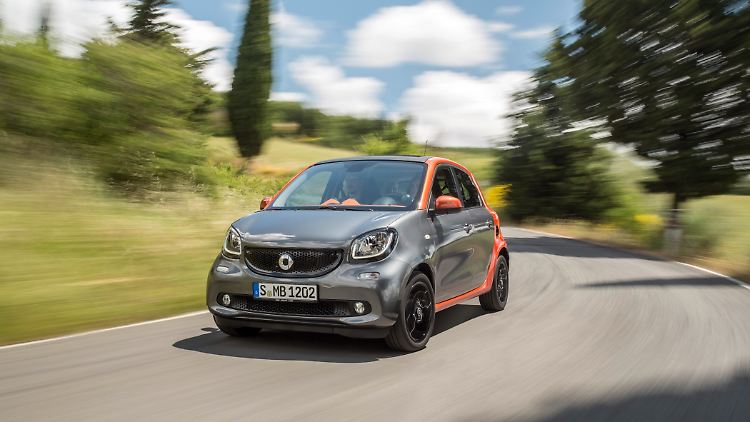 Der viersitzige Smart sieht von vorne wie ein Klon des kürzeren Smart Fortwo aus.