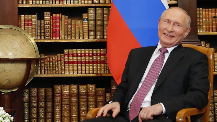 Nach dem 17. März hat Wladimir Putin wohl wieder gut lachen: einen echten Herausforderer hat er bei den anstehenden Präsidentschaftswahlen nämlich nicht.