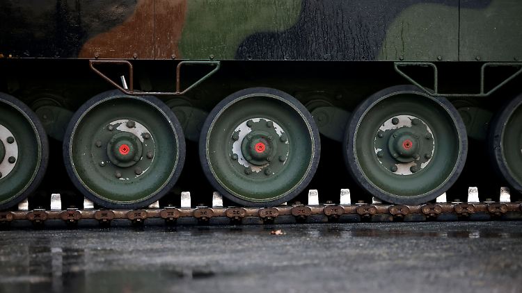 Um sich erfolgreich verteidigen zu können, braucht die Ukraine mehr Waffen und Munition aus dem Westen.,