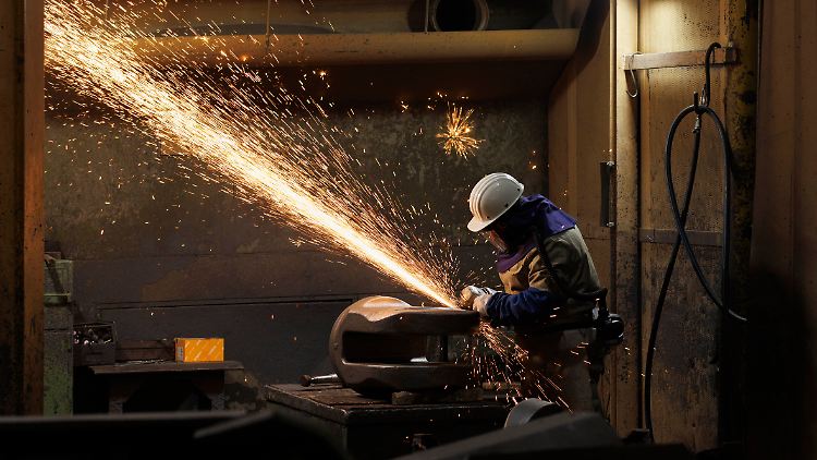 Die energieintensive Industrie leidet erheblich unter hohen Energiepreisen.
