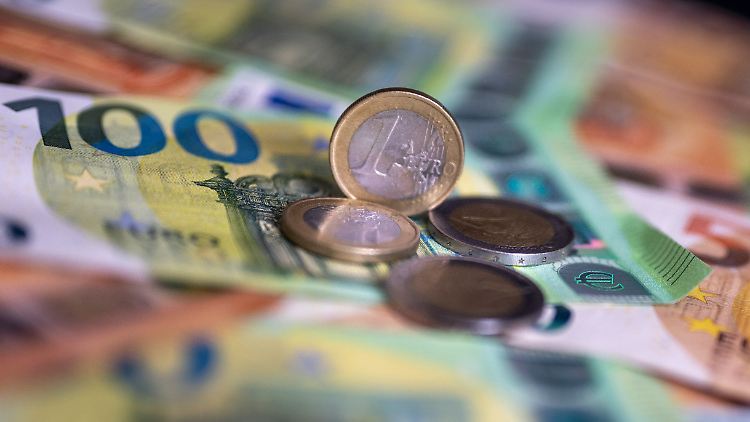 Besonders den Beschäftigten im öffentlichen Dienst kamen die Tariflohnerhöhungen und die Einmalzahlungen zugute.