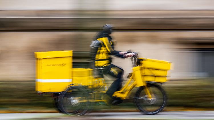 In großen Städten sind neben der Post auch andere Dienstleister bei der Briefzustellung aktiv.