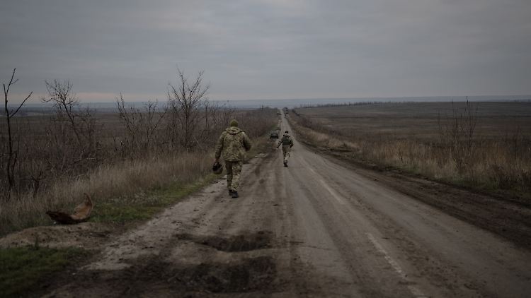 Ukrainische Soldaten in der Region Saporischschja auf dem Weg zur Front.