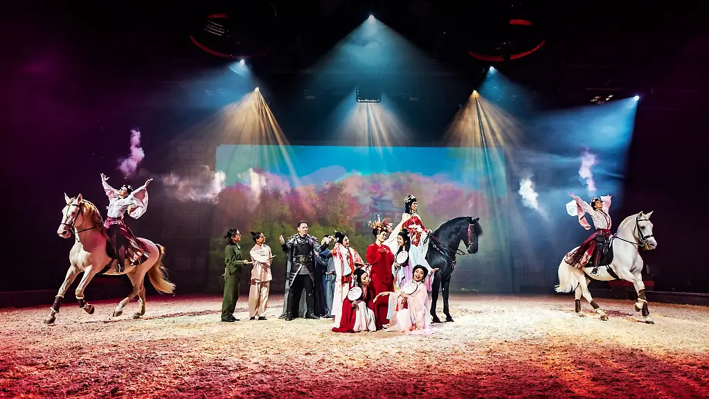 Pas-des-Deux-der-Equipe-Barrionuevo-bei-der-Pferdeshow-Cavalluna