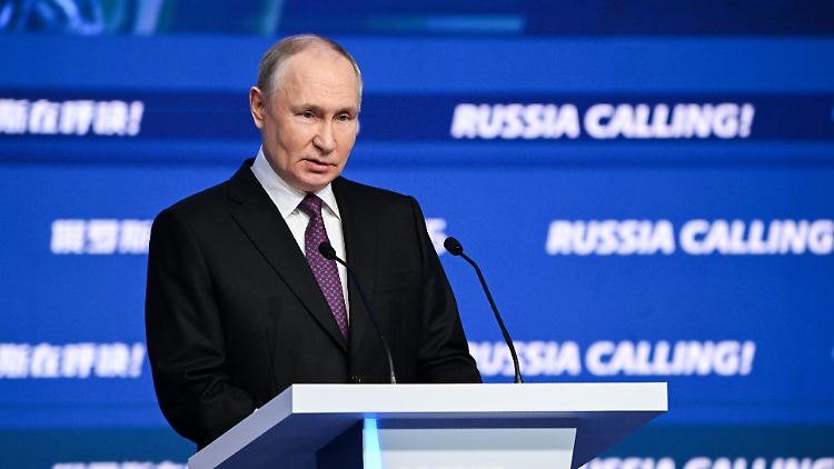 Putin während seiner Rede auf der Investorenkonferenz "Russia Calling".