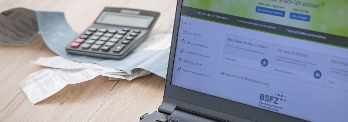 Das Jahr 2023 neigt sich dem Ende, damit steht bald schon wieder die Anfertigung der Steuererklärung bevor. Mit einigen Tricks lässt sich bis zum Jahresende steuerlich noch etwas rausholen.