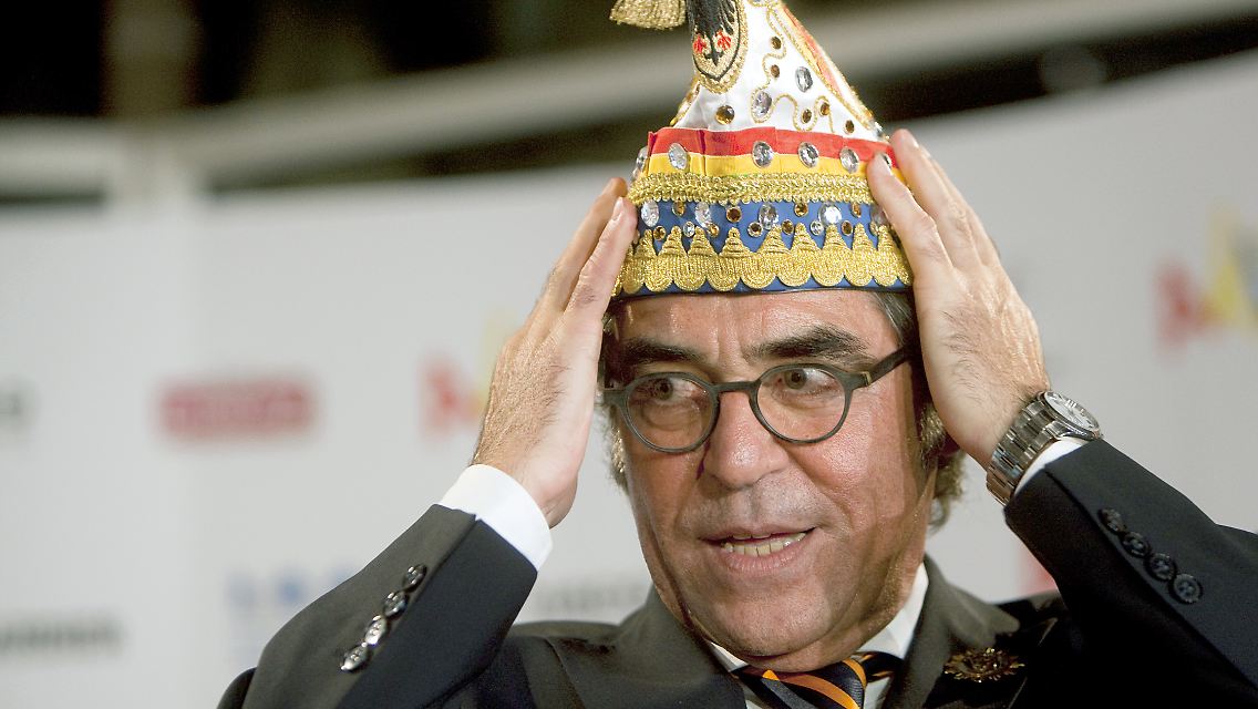 AKV Präsident Horst Wollgarten hat ein kleines Problem.