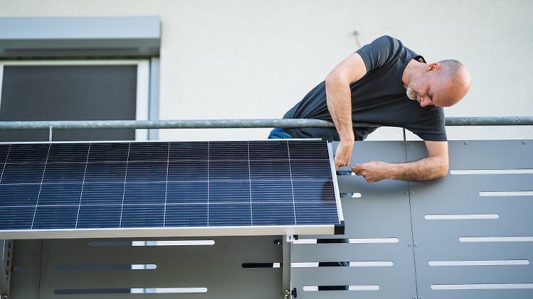 2024 ändern sich die Regeln für Photovoltaikanlagen. Inwiefern betrifft das Balkonkraftwerke?