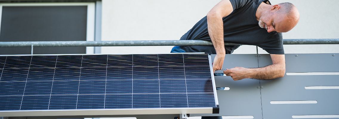 2024 könnten sich die Regeln für Photovoltaikanlagen ändern. Inwiefern betrifft das Balkonkraftwerke?