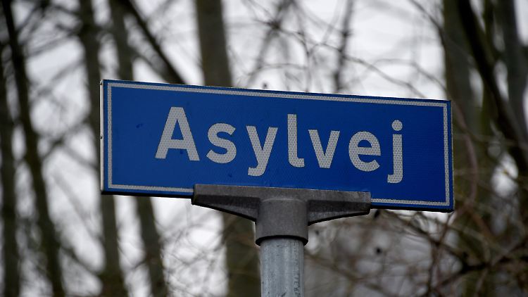 Der "Asylweg" führt in Sandholm zum Aufnahmezentrum.