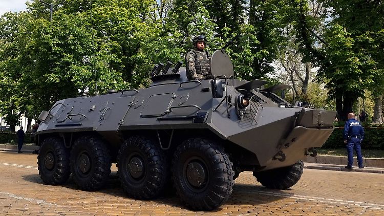Ein BTR-60 bei einer Militärparade in Sofia.