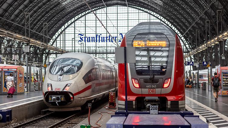 Für rund 24 Stunden ging bei Fern- und Nahverkehr der Deutschen Bahn fast nichts mehr.