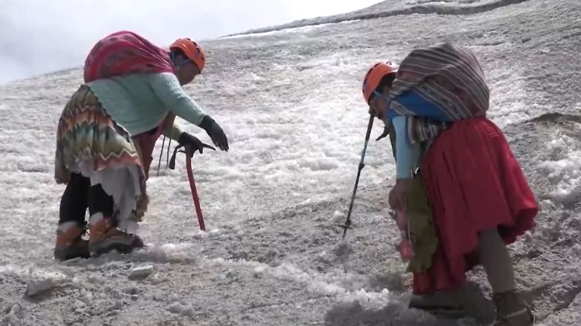 climbing_cholitas.JPG