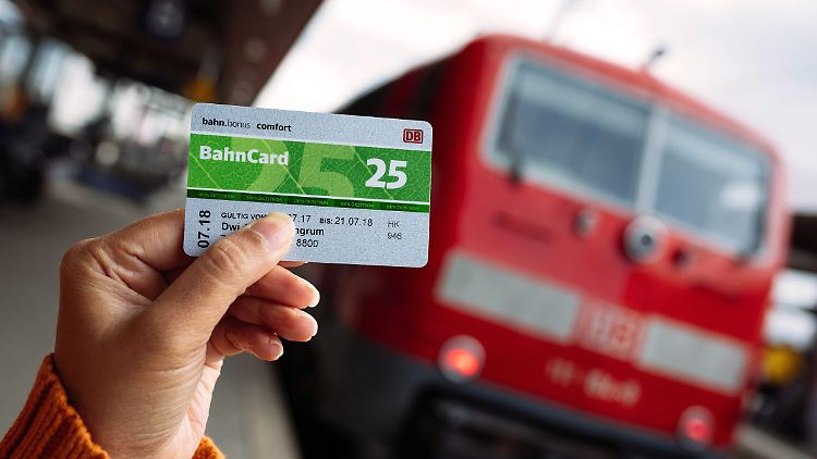 Bahncards aus Plastik sollen nach und nach abgeschafft werden.