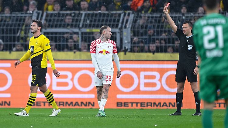 Für Hummels war es der dritte Platzverweis in 16 Jahren Bundesliga.