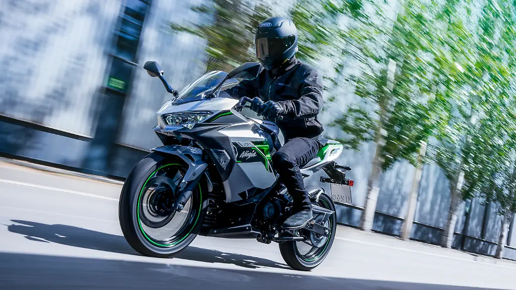 Kawasaki-Ninja-e-1-1