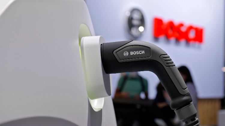 Bosch begründet den Stellenabbau mit hohen Vorleistungen und geringerem Beschäftigungsbedarf bei der Elektromobilität.