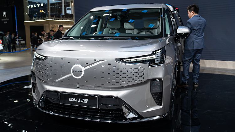 Ein Volvo EM90 MPV bei der Guangzhou International Automobile Exhibition am 24. November.