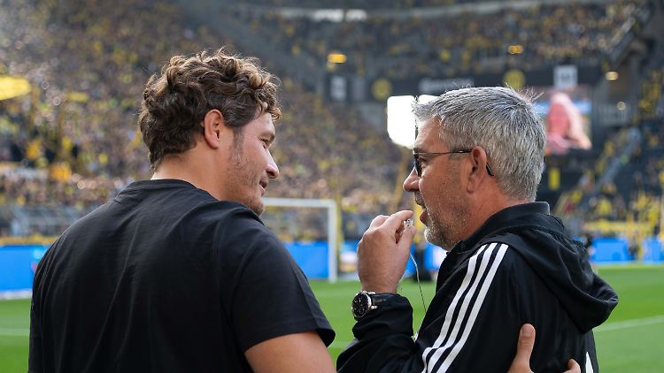 Edin Terzić (l.) und Urs Fischer unterhalten sich. Wohl nicht über das, was ihnen widerfahren wird. 