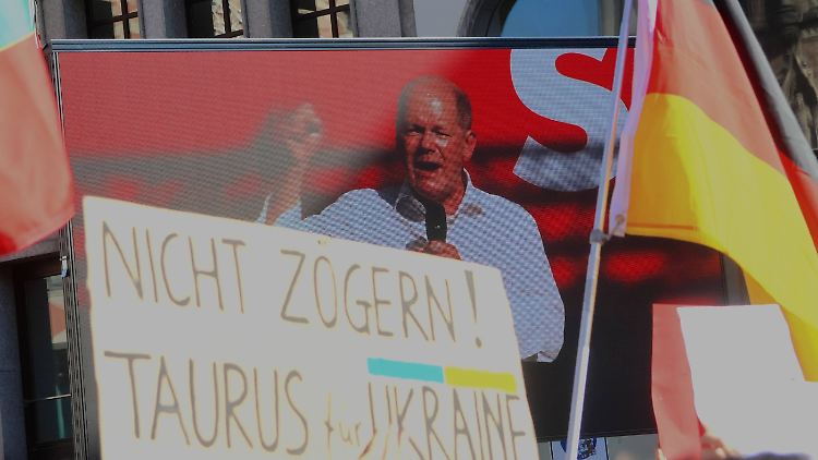 Bei einer Wahlkampfveranstaltung in Bayern im August kamen Forderungen nach Taurus für die Ukraine aus dem Publikum. 