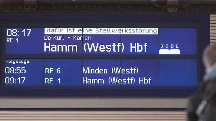 Eine Ansage, die Bahn-Kunden gern hören würden: "Liebe Reisende, die nächste Bonus-Zahlung für den Bahn-Vorstand muss leider ausfallen, Grund sind Verzögerungen im Betriebsablauf."