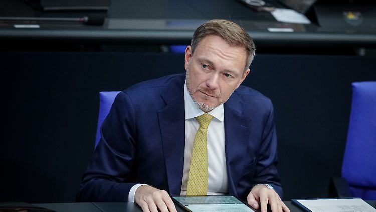 Muss sich erstmal keine Sorgen um seinen Posten machen: Bundesfinanzminister Christian Lindner.