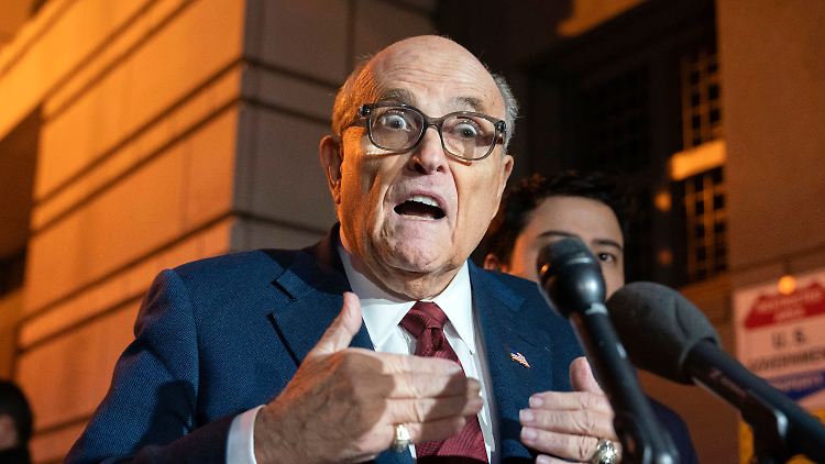 Giuliani wurde nach 9/11 gefeiert, geriet später in Verruf.