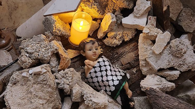 Die Weihnachtskirche in Bethlehem möchte mit diesem Bild an das Leid der Kinder im Gazastreifen erinnern.