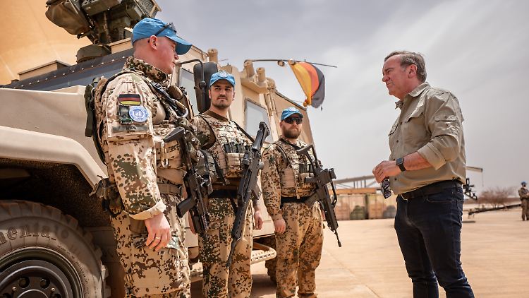 Im April besuchte Verteidigungsminister Pistorius die Bundeswehrsoldaten in Mali. 
