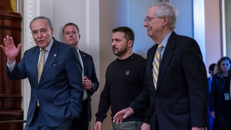 Selenskyj und die beiden Fraktionschef im US-Senat, dem Demokraten Chuck Schumer (l.) und dem Republikaner Mitch McConnell.