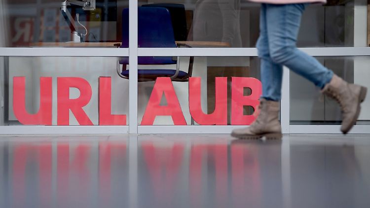 Eine Reiserücktrittsversicherung kann bei einer kurzfristigen Urlaubsstornierung finanzielle Verluste abmildern.