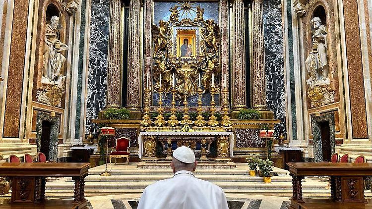 Der Papst in seiner Lieblingskirche, der Santa Maria Maggiore, im April.