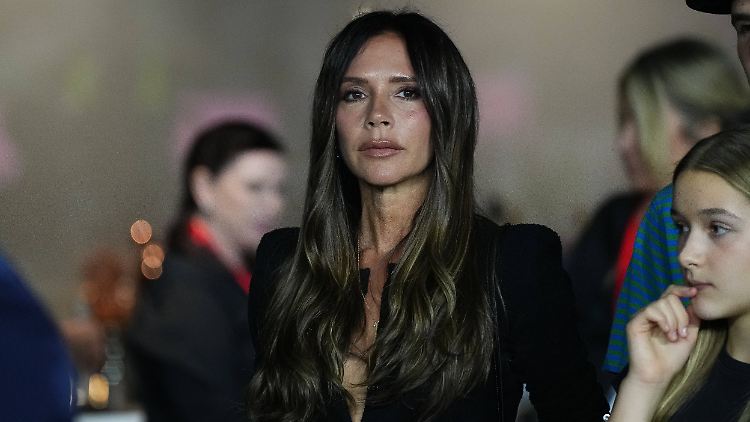 Über die eigenen Füße gestolpert: Victoria Beckham.