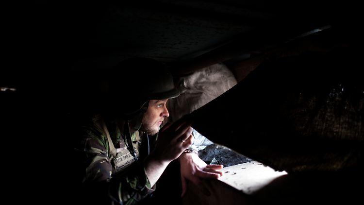 Das ukrainische Militär verteidigt eigenen Angaben zufolge weiterhin die Industriemetropole.
