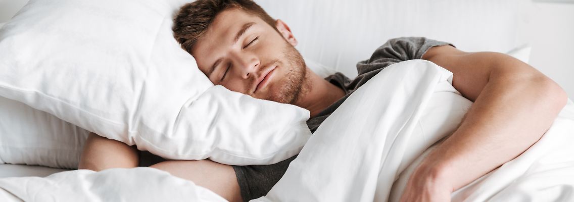 Schlafen wie ein Murmeltier – auch in kalten Nächten? Die richtige Winterbettwäsche bringt den nötigen Kuschelfaktor.