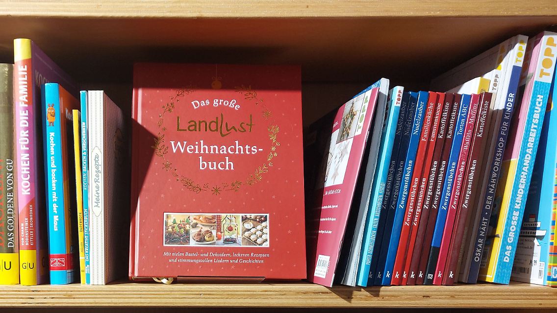 Umso wichtiger ist es natürlich, das Richtige zu schenken. Und da kommen, wie in jedem Jahr, die besten Buchempfehlungen der ntv.de-Redaktion ins Spiel.