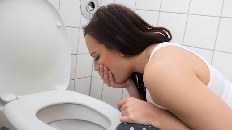 Viele Frauen leiden vor allem in den ersten Wochen der Schwangerschaft unter Morgenübelkeit und Brechreiz.