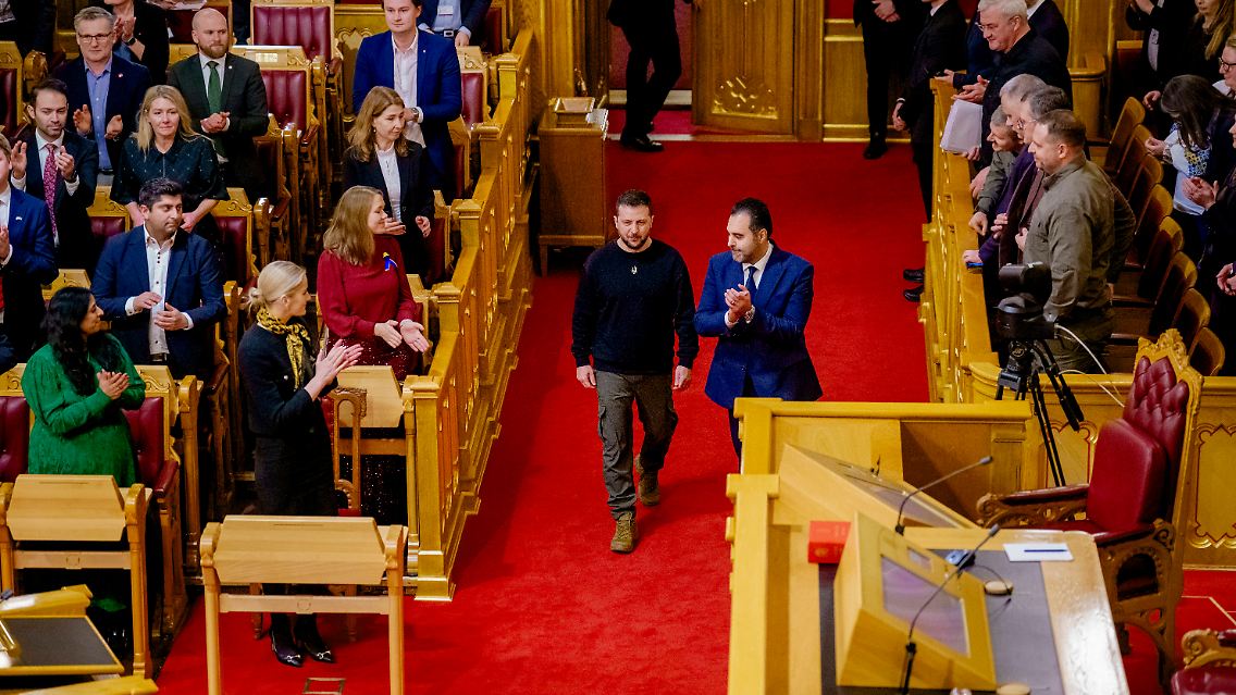 Stehend applaudierte man dem ukrainischen Präsidenten bei seinem Besuch in Oslo.