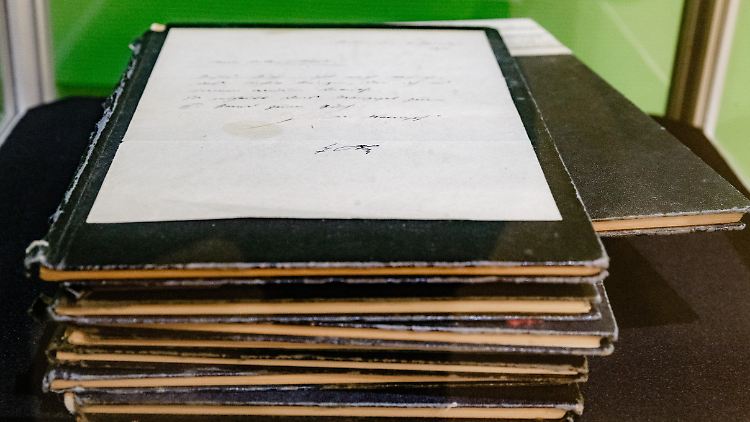 Unscheinbare Bücher mit gewaltiger Wirkung: In Folge des Skandals musste sich der "Stern" öffentlich entschuldigen, die Chefredaktion trat zurück.