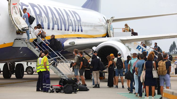 Ryanair hofft auf bis zu 200 Millionen Fluggäste im laufenden Geschäftsjahr.