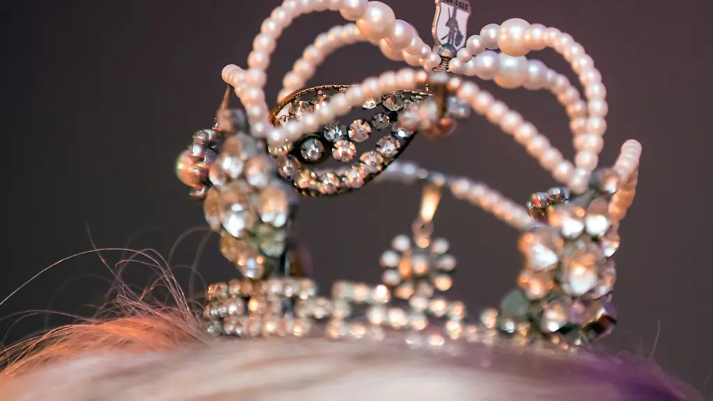 Das-Wappen-von-Koenigsee-ziert-das-Karneval-Kroenchen