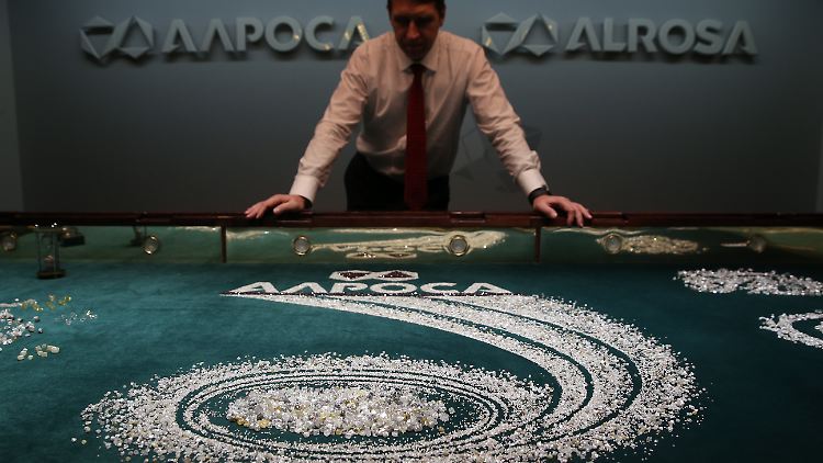 2021 hat der staatliche russische Diamantenförderer Alrosa Einnahmen in Höhe von 332 Milliarden Rubel (rund 3,41 Milliarden Euro) verbucht.
