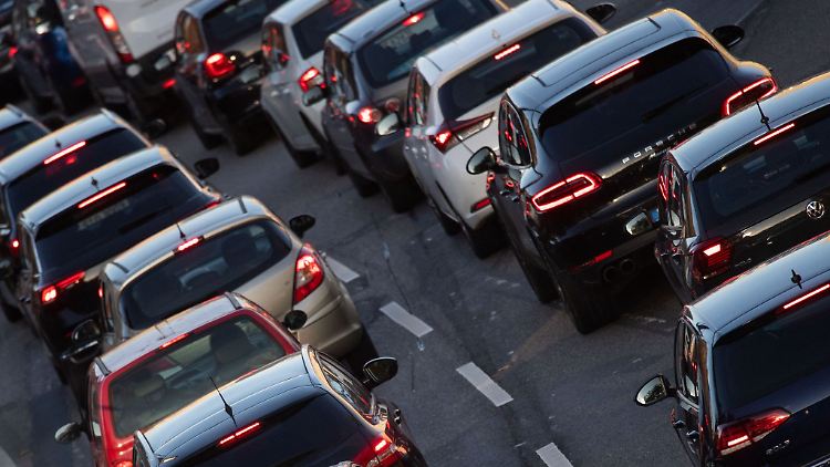 Helfer in der Not - schön, wenn es sie gibt. Doch wo sollen Rettungsfahrzeuge hier durchkommen?