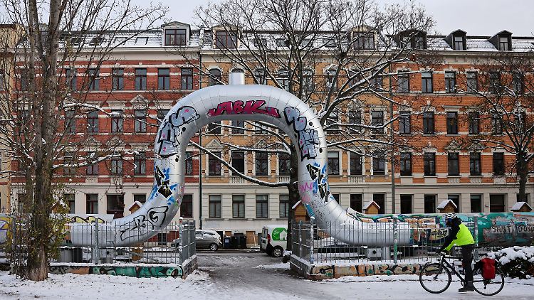Fernwärmerohre in Leipzig-Reudnitz: Für gewöhnlich werden die Leitungen jedoch unterirdisch verlegt.