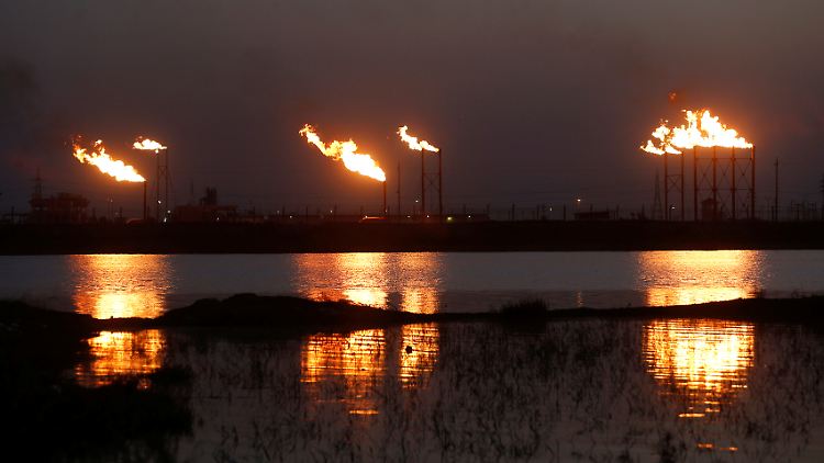 Während in Dubai die Klimakonferenz lief, rief OPEC-Generalsekretär Haitham al-Ghais die Mitgliedstaaten seiner Organisation dazu auf, sich Beschlüssen zur Abkehr von fossilen Energien zu widersetzen.