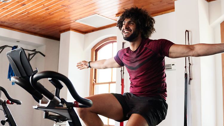 Die richtigen Heimtrainer lassen auch zu Hause die Pfunde purzeln.