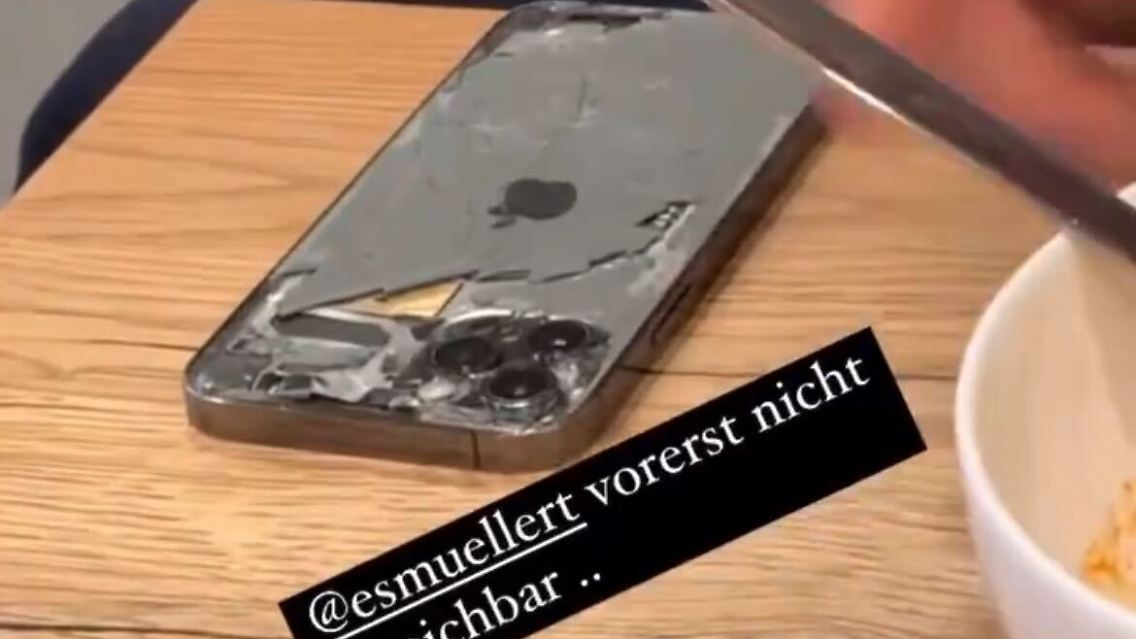 Der Akku wird beim Telefonieren warm, obwohl er ja eigentlich gut belüftet sein müsste.