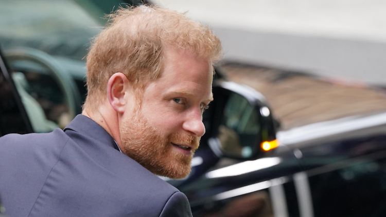 Prinz Harry fliegt bereits wieder zurück nach Amerika.